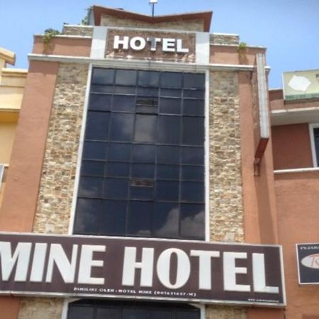 Mine Hotel Seri Kembangan Exterior foto